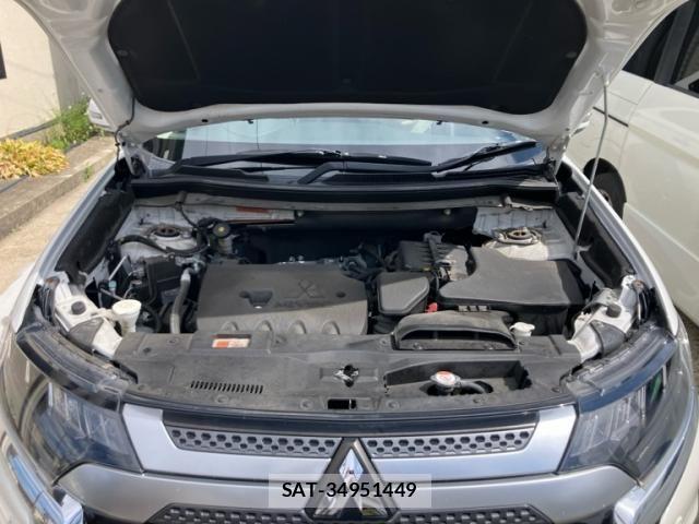 Mitsubishi OUTLANDER 2018-08 8745090-26