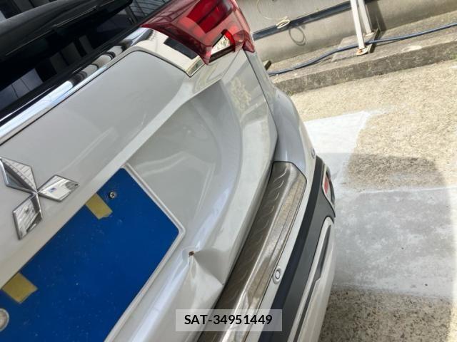 Mitsubishi OUTLANDER 2018-08 8745090-27