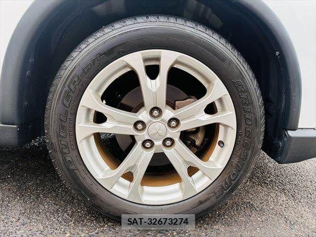 Mitsubishi OUTLANDER 2015-12 8871799-14