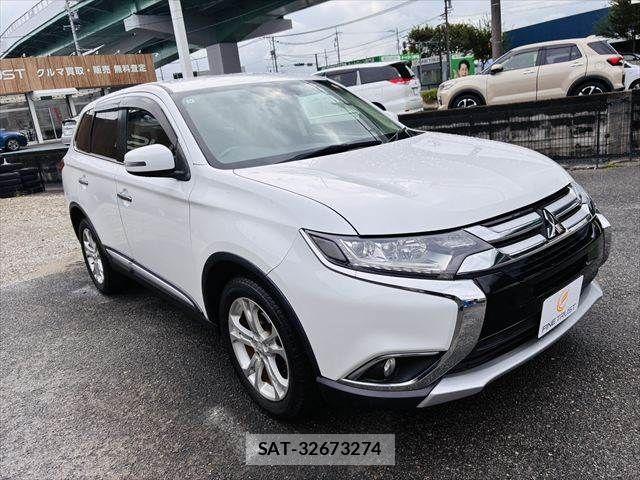 Mitsubishi OUTLANDER 2015-12 8871799-16