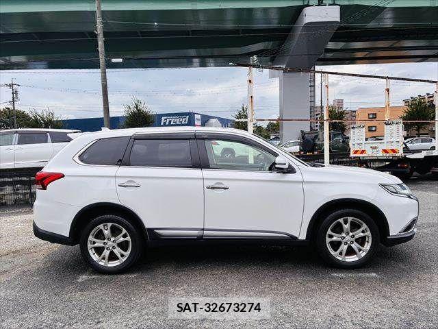 Mitsubishi OUTLANDER 2015-12 8871799-17