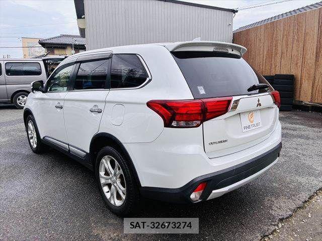Mitsubishi OUTLANDER 2015-12 8871799-20