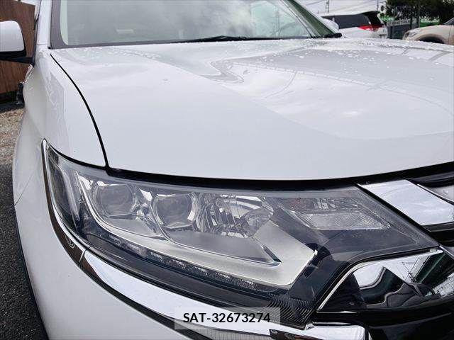 Mitsubishi OUTLANDER 2015-12 8871799-23