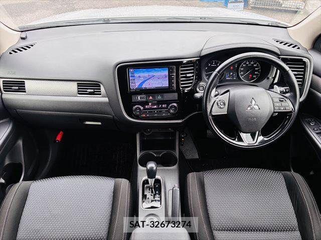 Mitsubishi OUTLANDER 2015-12 8871799-2