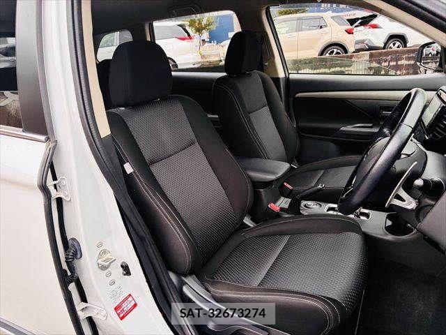 Mitsubishi OUTLANDER 2015-12 8871799-7