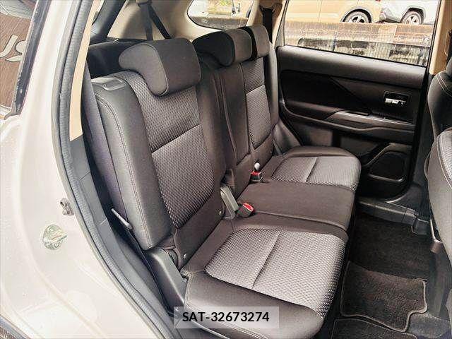 Mitsubishi OUTLANDER 2015-12 8871799-8