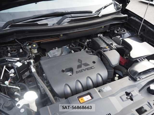 Mitsubishi OUTLANDER 2015-11 8884148-19