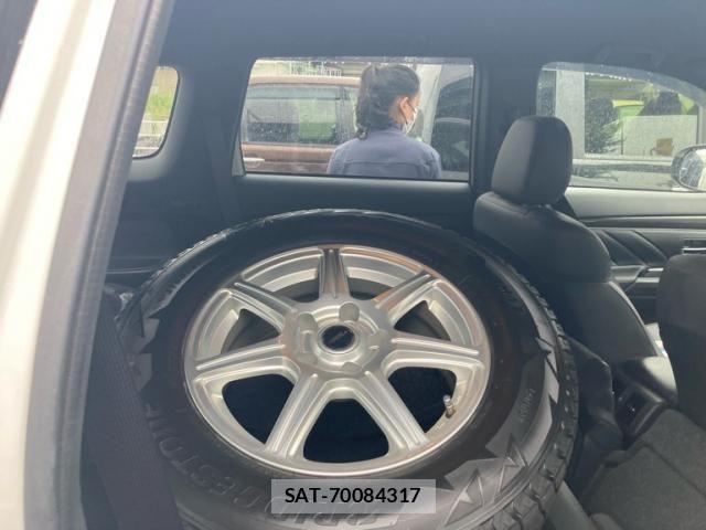 Mitsubishi OUTLANDER PHEV 2020-09 1208000-10