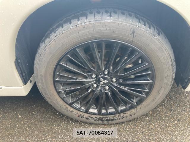 Mitsubishi OUTLANDER PHEV 2020-09 1208000-12