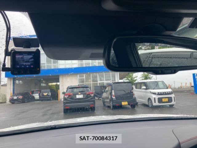 Mitsubishi OUTLANDER PHEV 2020-09 1208000-18