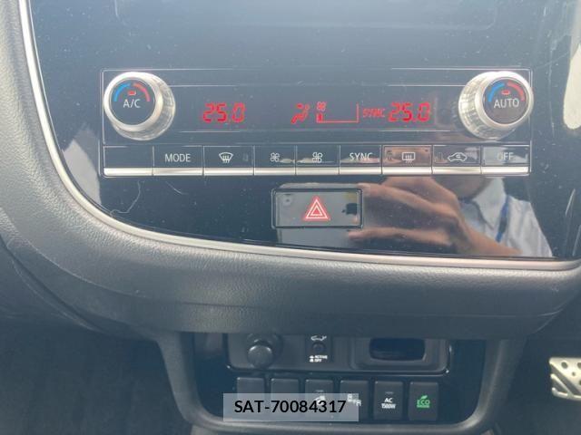Mitsubishi OUTLANDER PHEV 2020-09 1208000-22