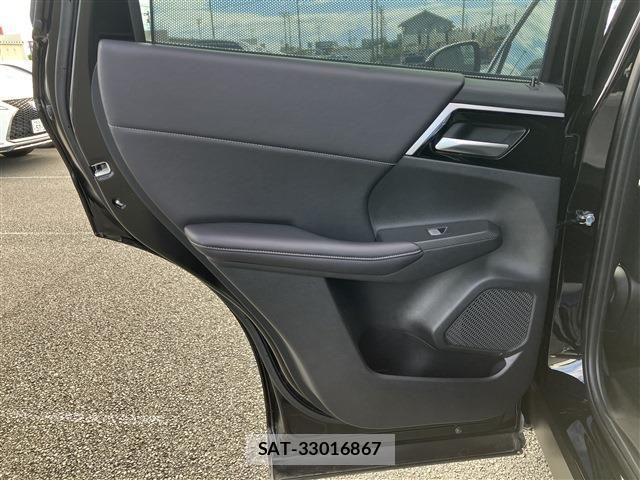 Mitsubishi OUTLANDER PHEV 2022-12 1332557-23
