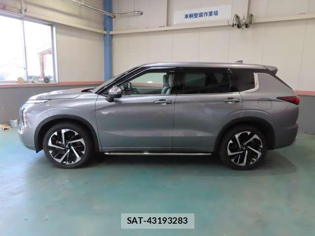 Mitsubishi OUTLANDER PHEV 2023-03 1694556-5