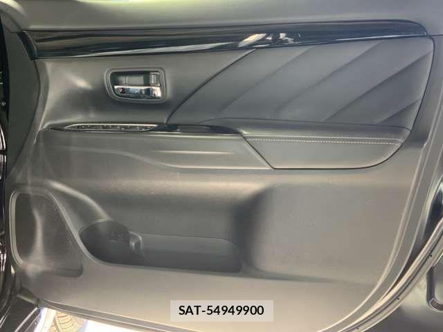 Mitsubishi OUTLANDER PHEV 2017-11 2318590-12