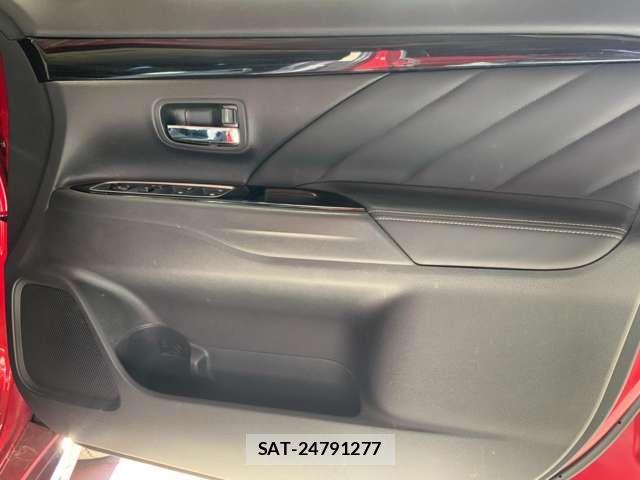 Mitsubishi OUTLANDER PHEV 2015-12 2447844-12