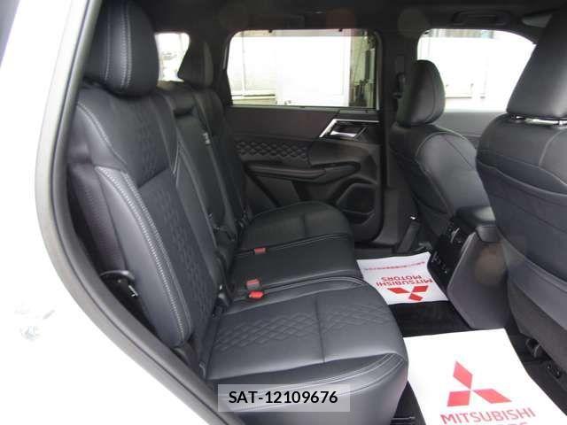 Mitsubishi OUTLANDER PHEV 2024-02 2673466-11