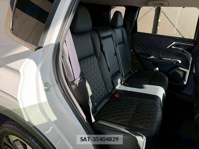 Mitsubishi OUTLANDER PHEV 2023-06 3067386-5