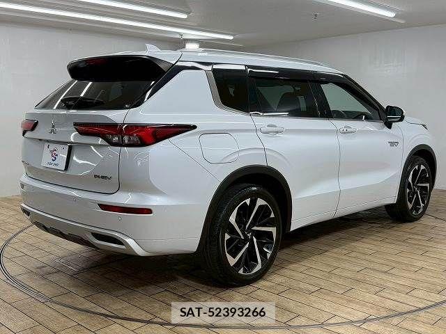 Mitsubishi OUTLANDER PHEV 2022-07 3414830-16