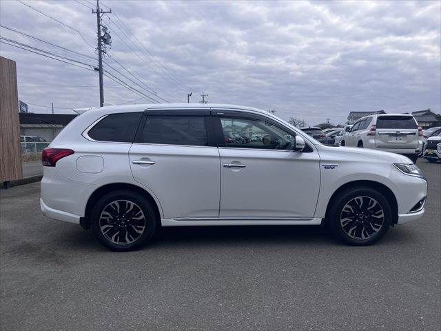 Mitsubishi OUTLANDER PHEV 2015-07 3679619-15