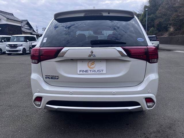 Mitsubishi OUTLANDER PHEV 2015-07 3679619-17