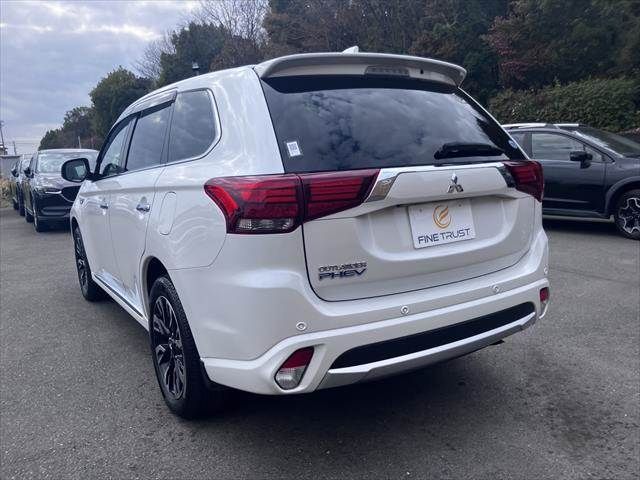 Mitsubishi OUTLANDER PHEV 2015-07 3679619-18