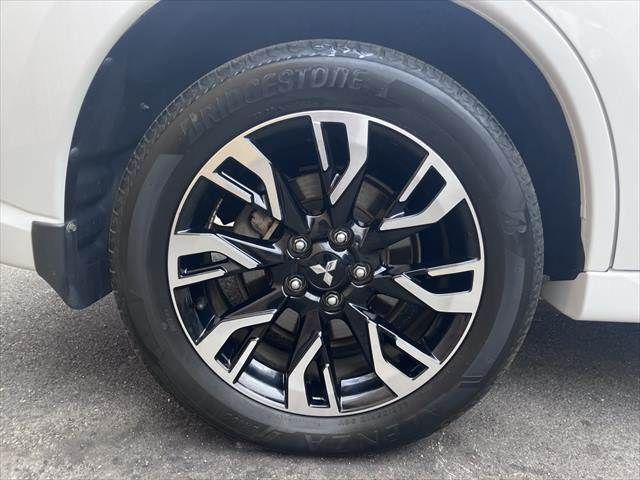 Mitsubishi OUTLANDER PHEV 2015-07 3679619-26