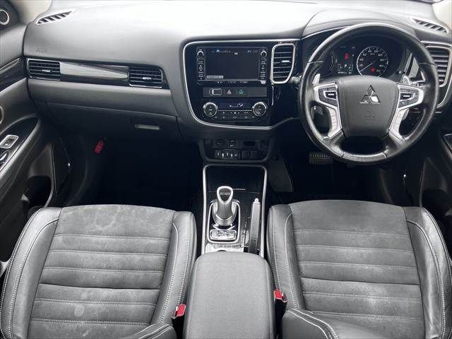Mitsubishi OUTLANDER PHEV 2015-07 3679619-2