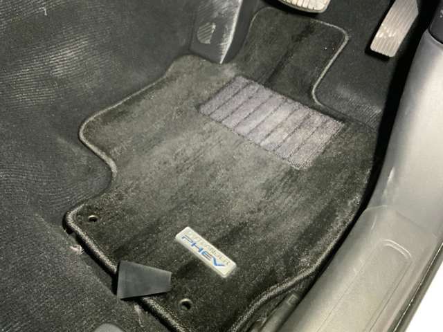 Mitsubishi OUTLANDER PHEV 2017-03 3679612-15