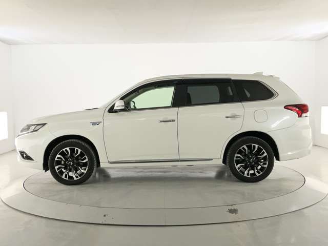 Mitsubishi OUTLANDER PHEV 2017-03 3679612-2