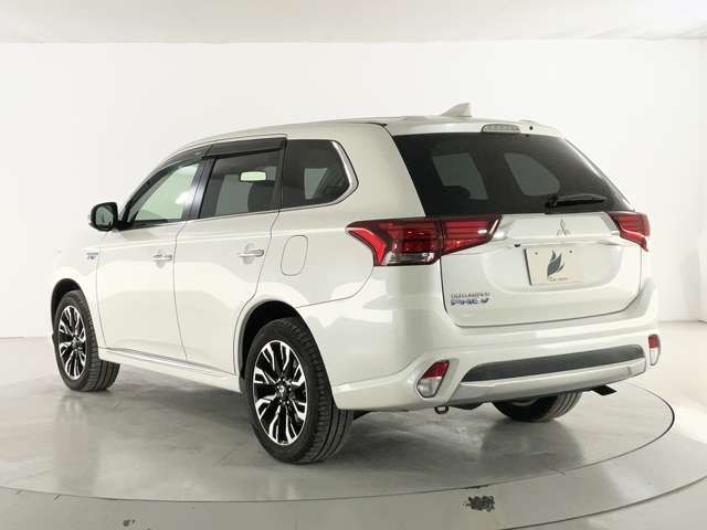 Mitsubishi OUTLANDER PHEV 2017-03 3679612-3