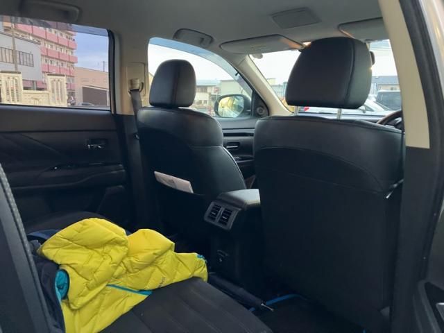 Mitsubishi OUTLANDER PHEV 2019-04 3679605-15