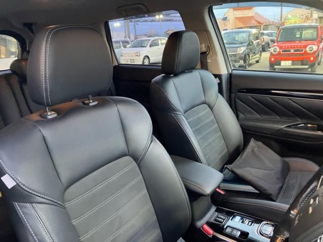 Mitsubishi OUTLANDER PHEV 2019-04 3679605-17