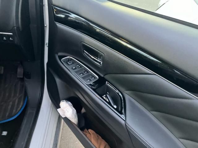 Mitsubishi OUTLANDER PHEV 2019-04 3679605-18