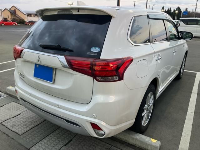 Mitsubishi OUTLANDER PHEV 2019-04 3679605-6