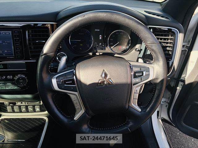 Mitsubishi OUTLANDER PHEV 2018-10 4047018-12