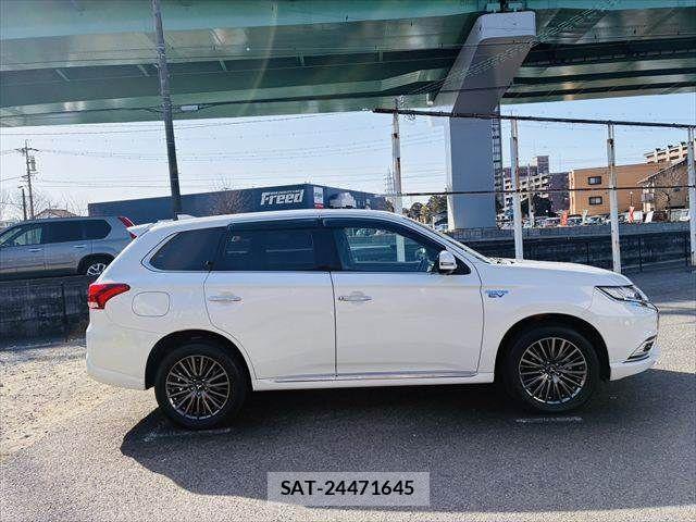 Mitsubishi OUTLANDER PHEV 2018-10 4047018-18