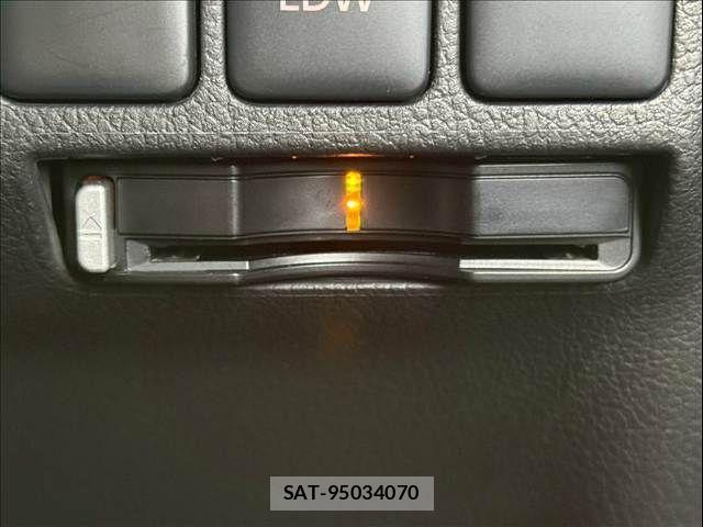 Mitsubishi OUTLANDER PHEV 2015-10 4140382-11