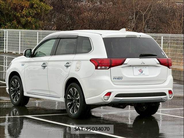 Mitsubishi OUTLANDER PHEV 2015-10 4140382-15