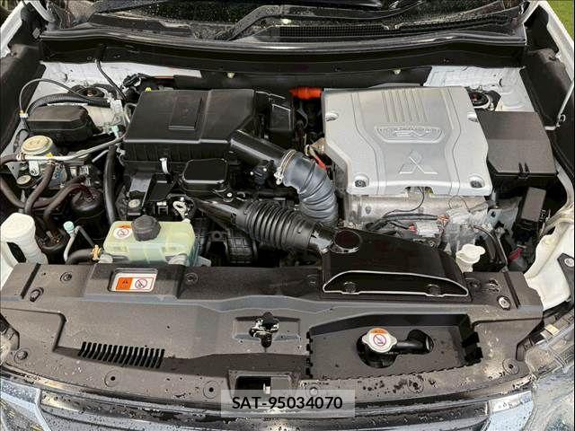 Mitsubishi OUTLANDER PHEV 2015-10 4140382-17