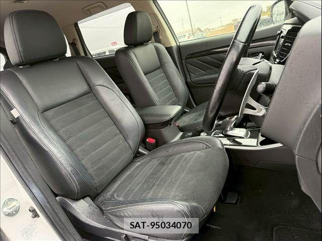 Mitsubishi OUTLANDER PHEV 2015-10 4140382-4
