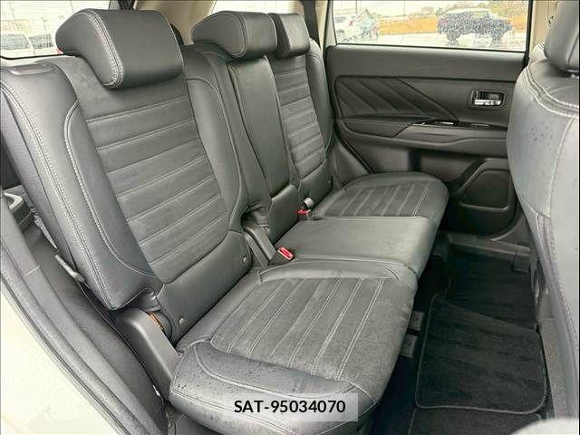 Mitsubishi OUTLANDER PHEV 2015-10 4140382-5