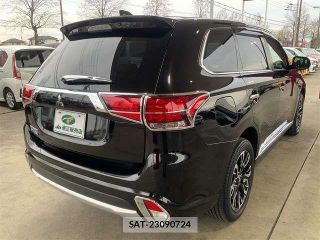 Mitsubishi OUTLANDER PHEV 2015-10 4176761-10