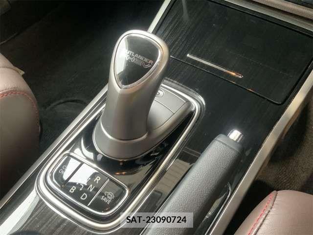Mitsubishi OUTLANDER PHEV 2015-10 4176761-13