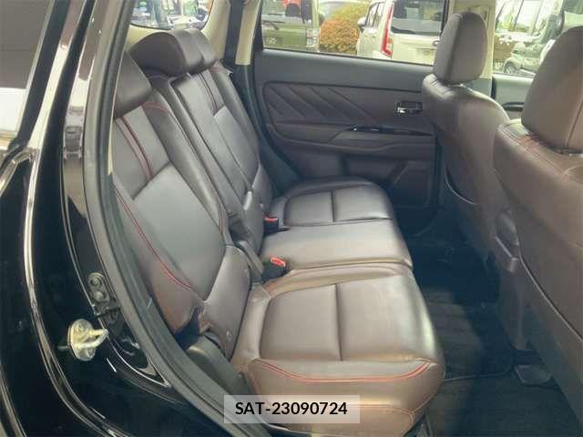 Mitsubishi OUTLANDER PHEV 2015-10 4176761-16
