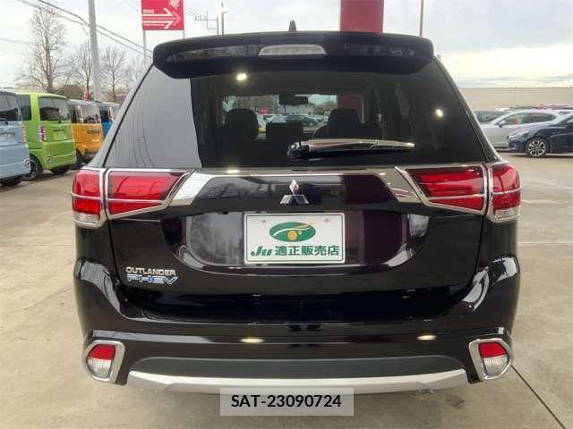 Mitsubishi OUTLANDER PHEV 2015-10 4176761-5