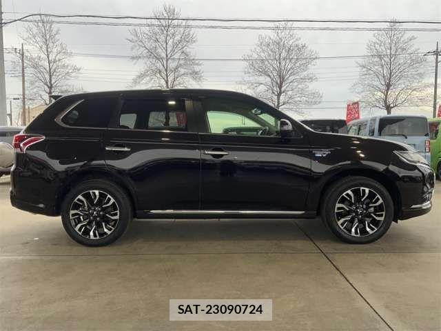Mitsubishi OUTLANDER PHEV 2015-10 4176761-6