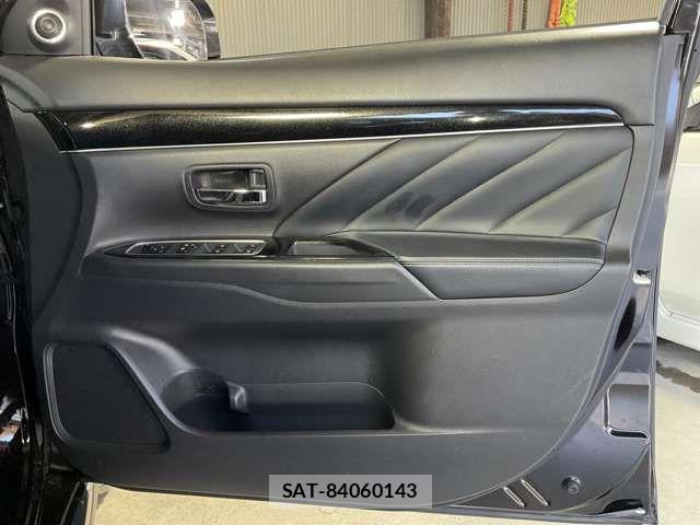 Mitsubishi OUTLANDER PHEV 2019-10 4394186-13