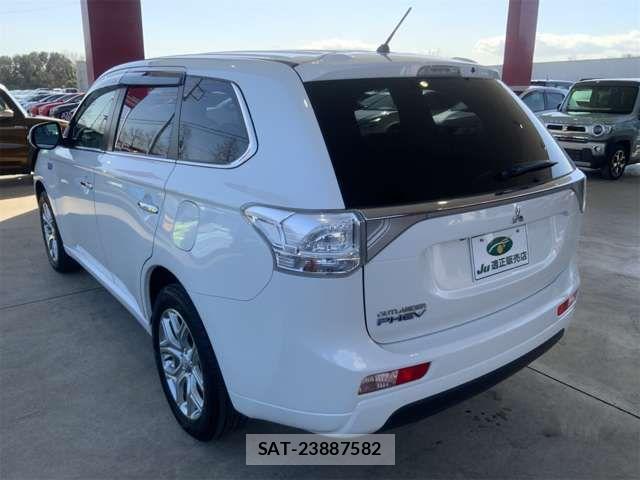 Mitsubishi OUTLANDER PHEV 2013-03 4598965-9