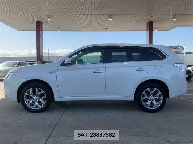 Mitsubishi OUTLANDER PHEV 2013-03 4598965-10