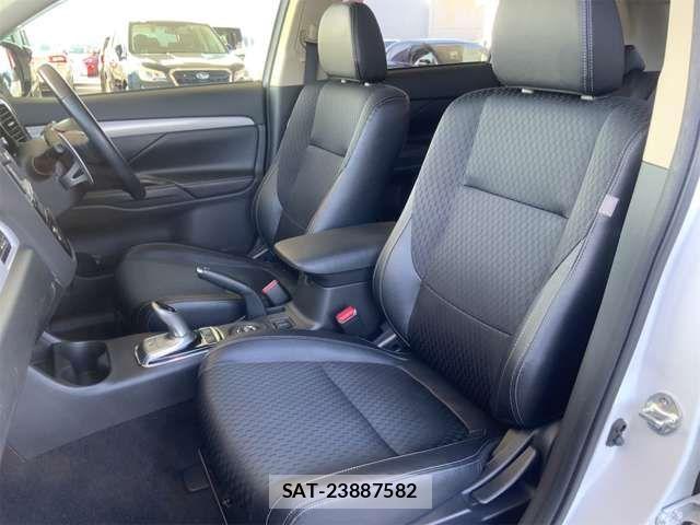 Mitsubishi OUTLANDER PHEV 2013-03 4598965-13